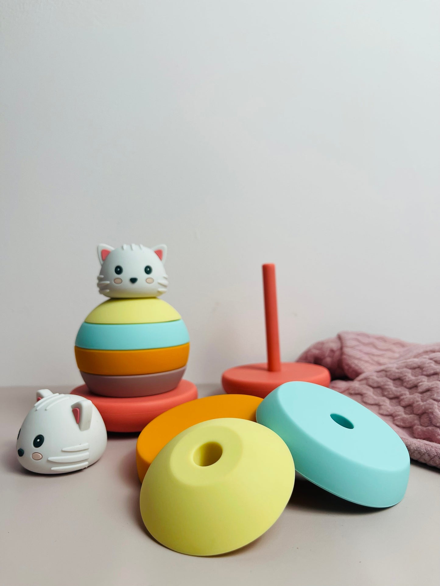 Tour Empilable | Chat Corail, Jaune & Bleu