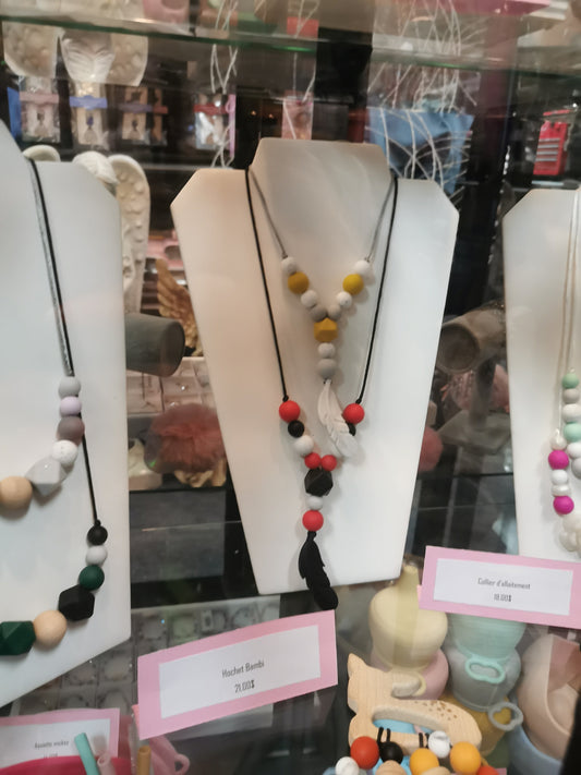 Collier Allaitement: Plume Noire Et Rouge